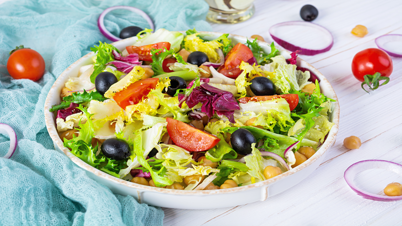 vegetarian-salad-with-chickpeas-tomatoes-olives-2022-03-22-14-15-57-1